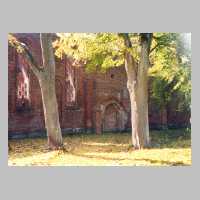 111-1125 Die Ruine der Wehlauer Kirche im Oktober 2002 (Foto Kenzler).jpg